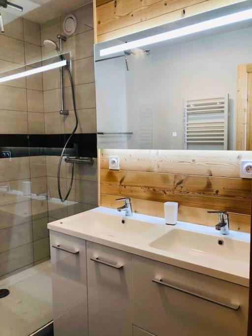 Génos Appartement T4 8 Couchages Spacieux Et Cosy Au Pied Des Pistes מראה חיצוני תמונה